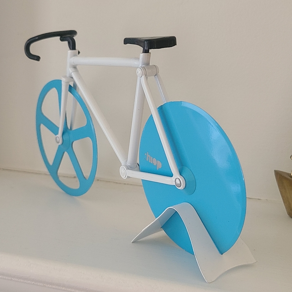 Bicycle Pizza Cutter 🍕🚲 - Picture 4 of 6